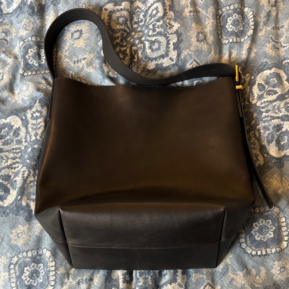 Madewell Essential Bucket Tote